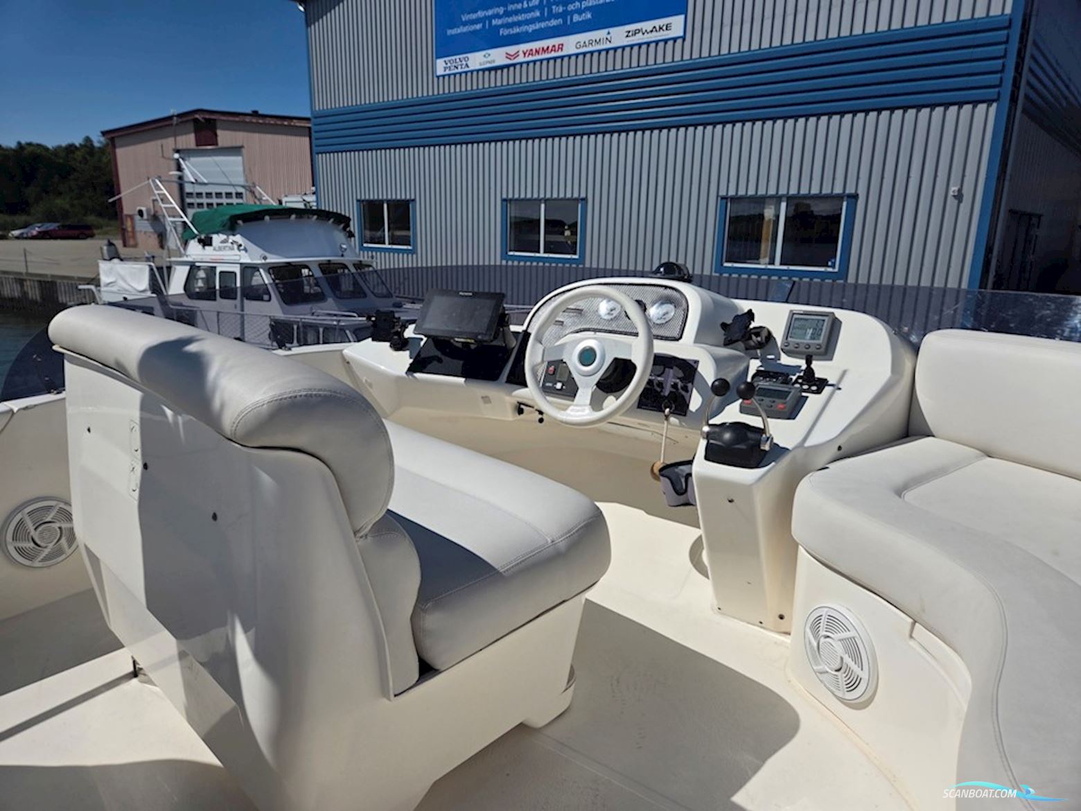 Sealine F37