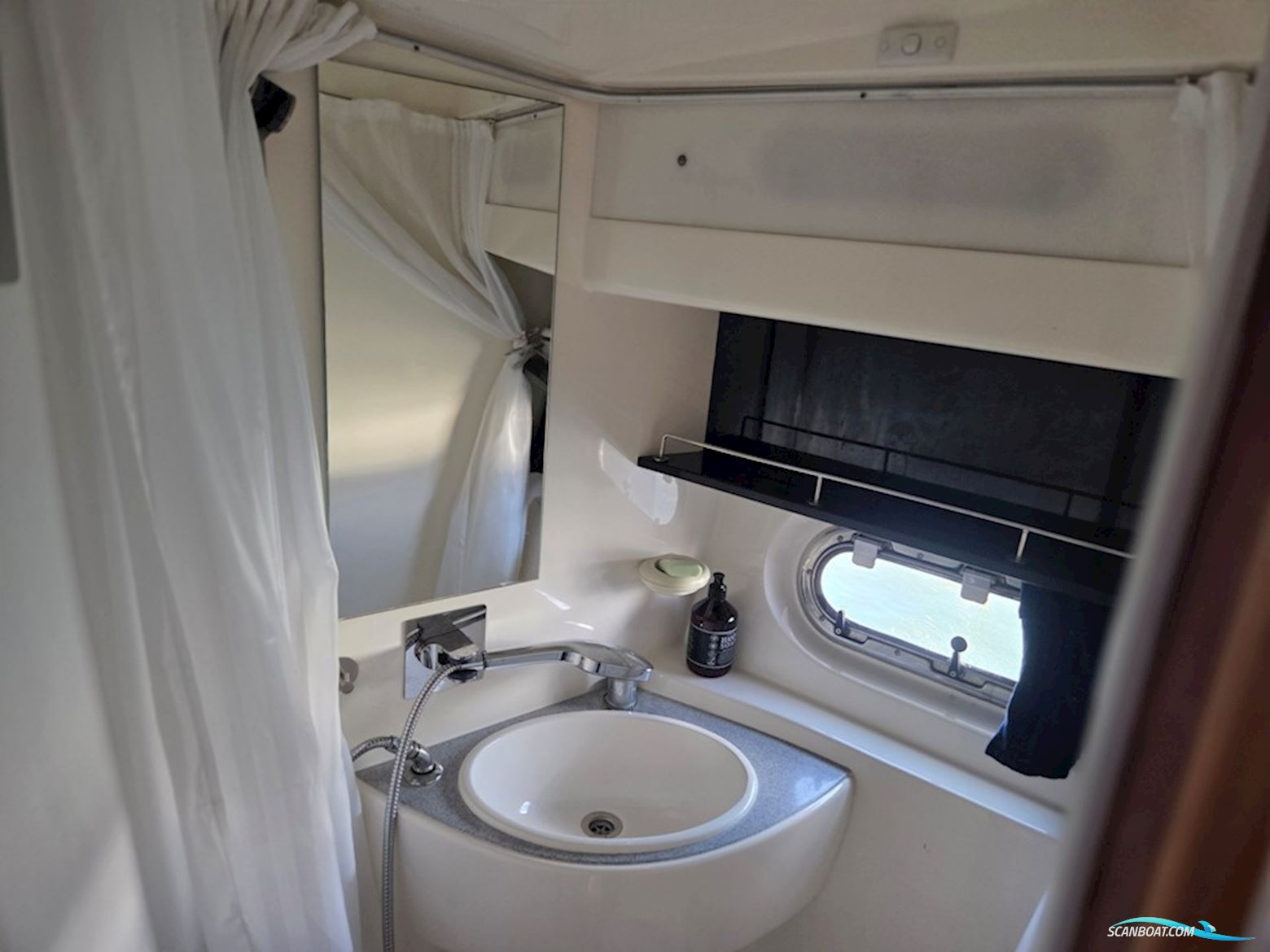 Sealine F37