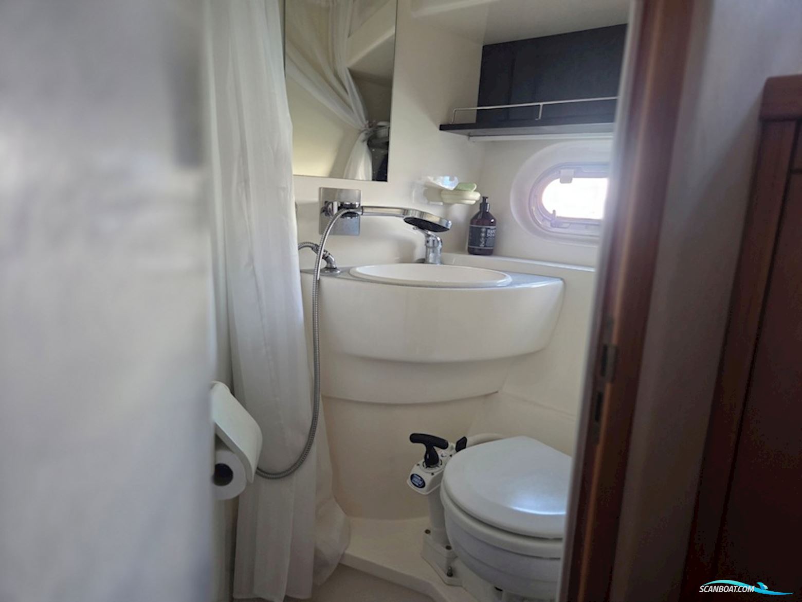 Sealine F37