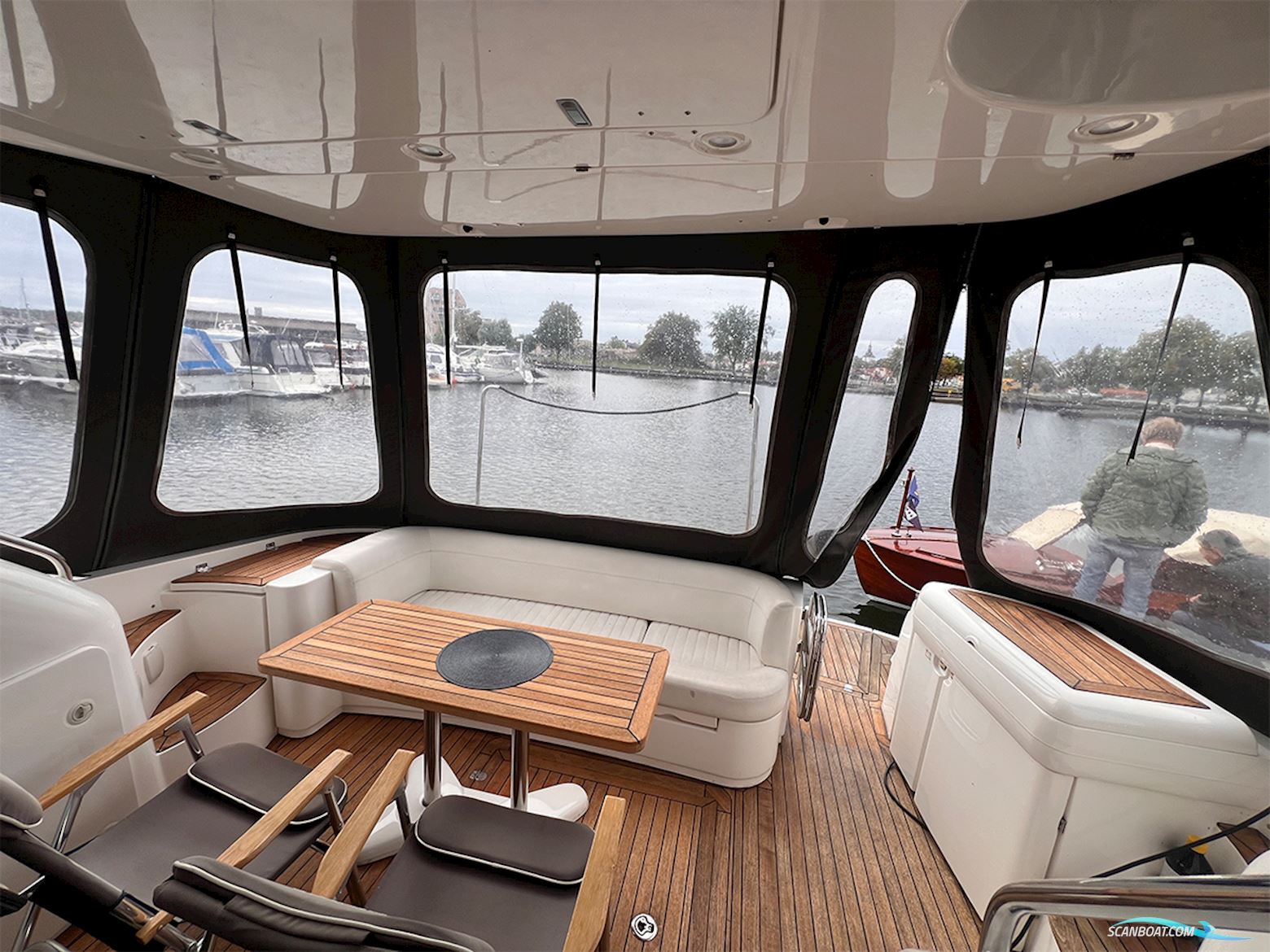 Sealine F42/5