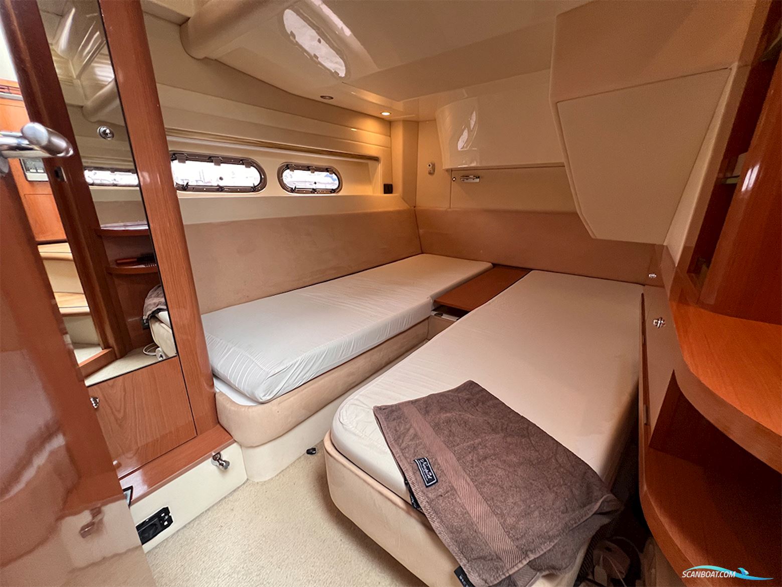 Sealine F42/5