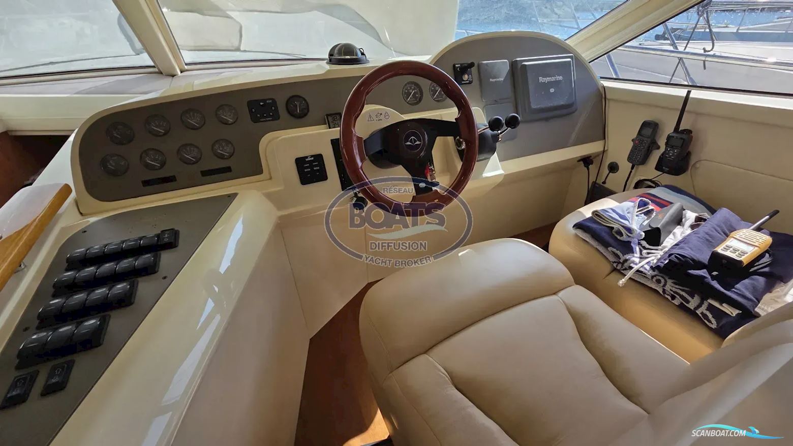 Sealine F42.5