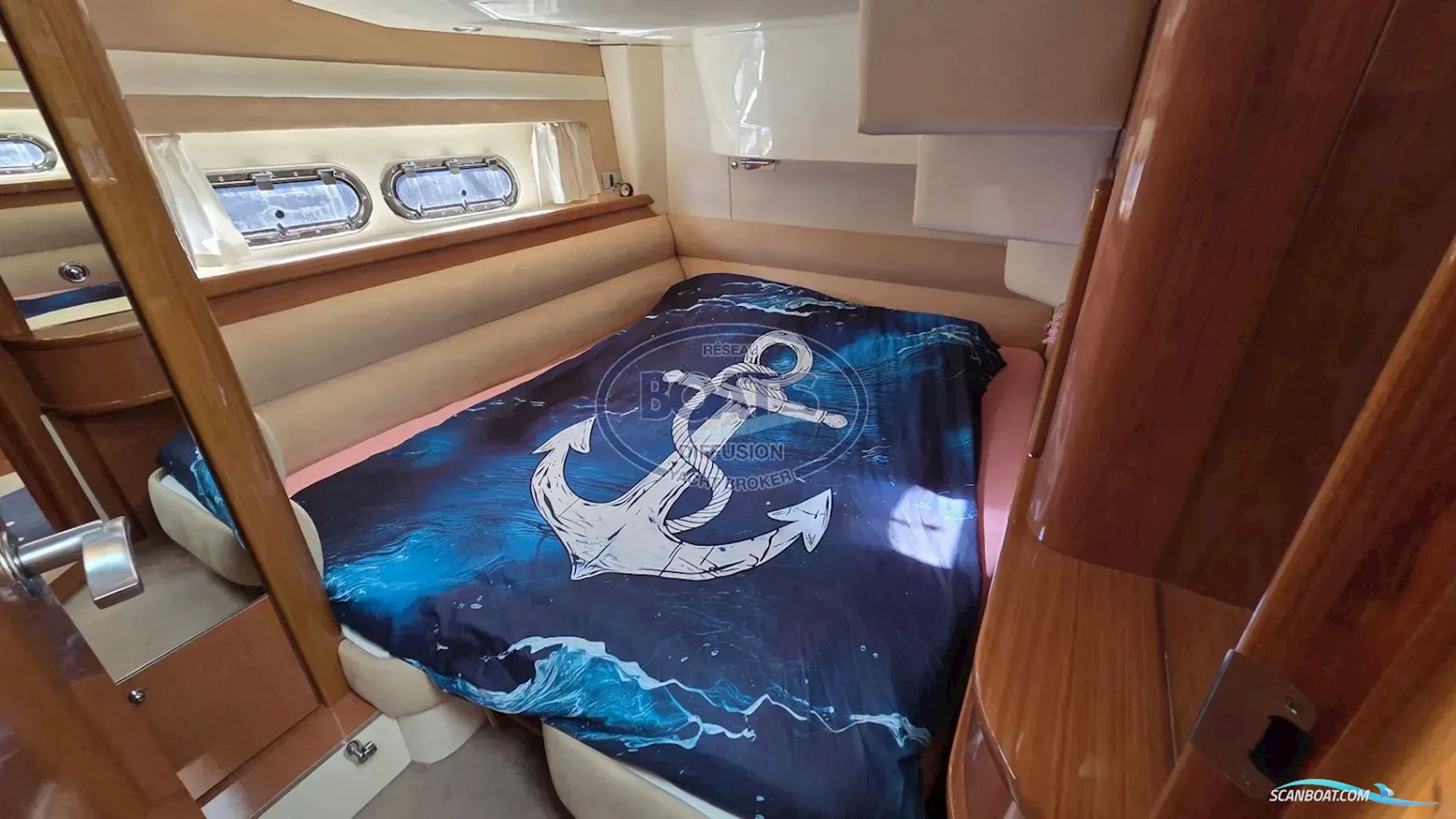 Sealine F42.5