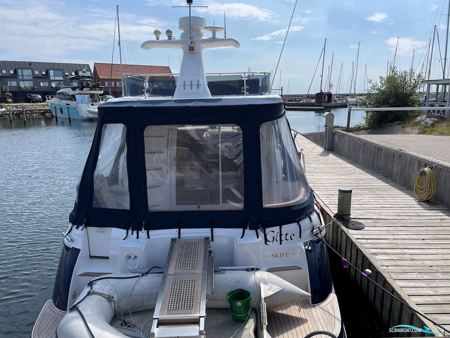 Sealine f44