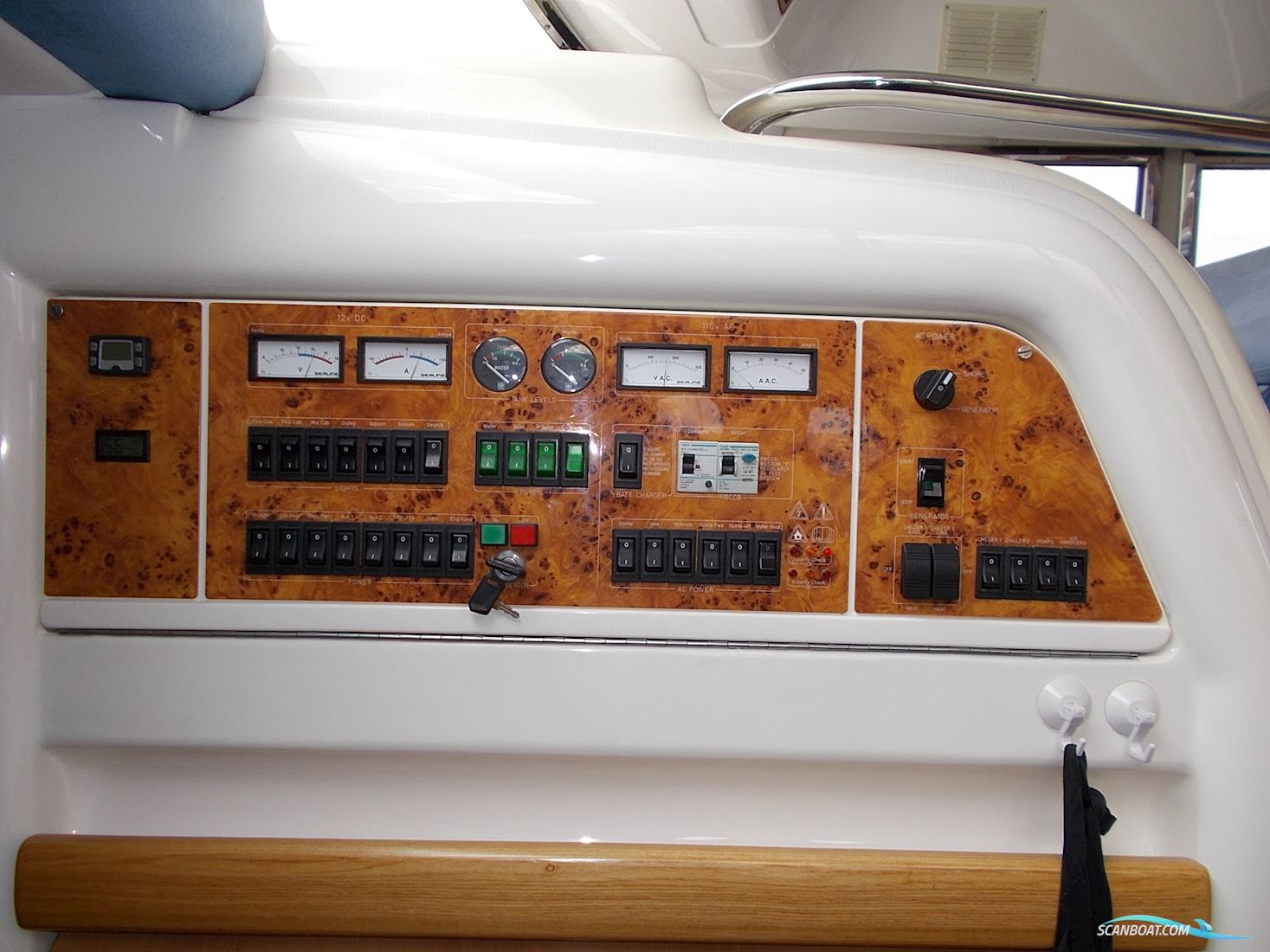 Sealine F44
