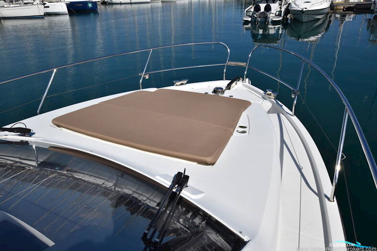 Sealine International C330