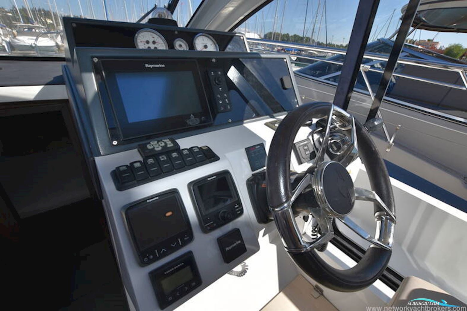 Sealine International C330