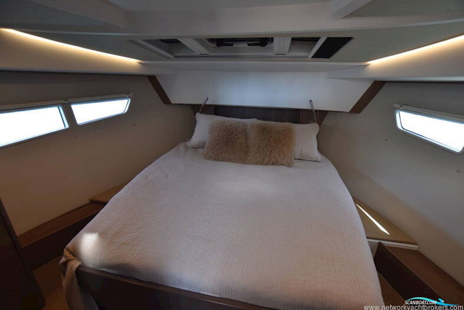 Sealine International C330