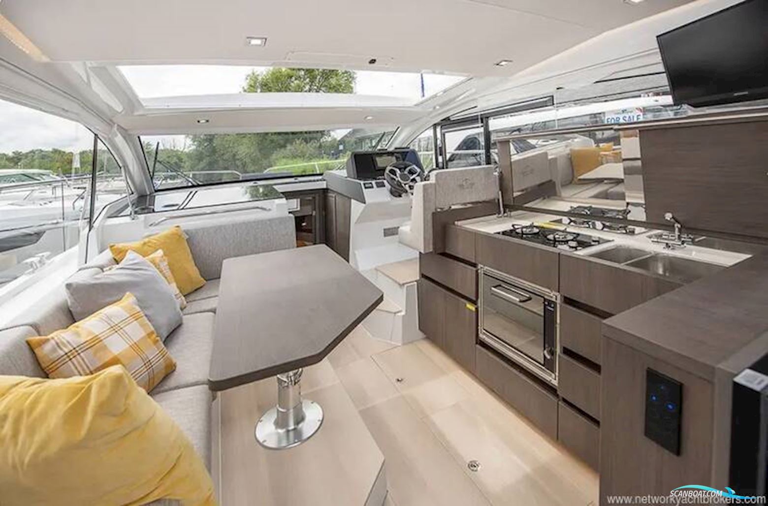 Sealine International C335