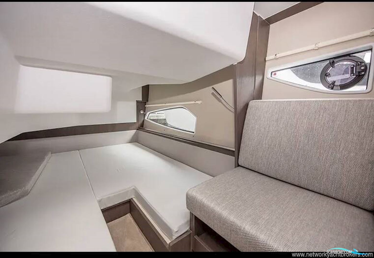 Sealine International C335