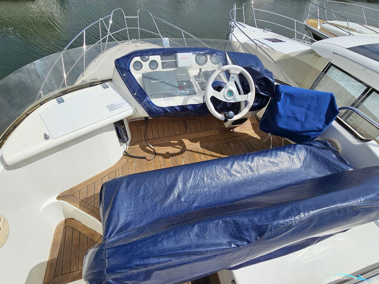 Sealine International F33