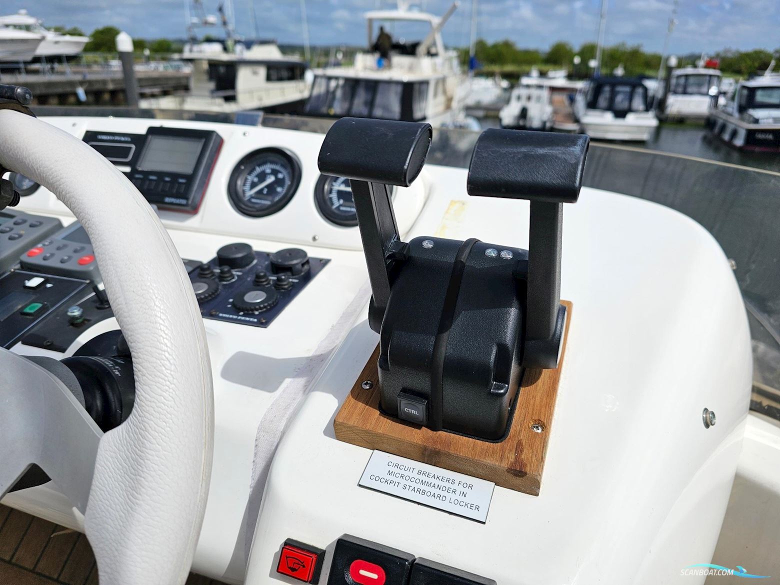 Sealine International F33