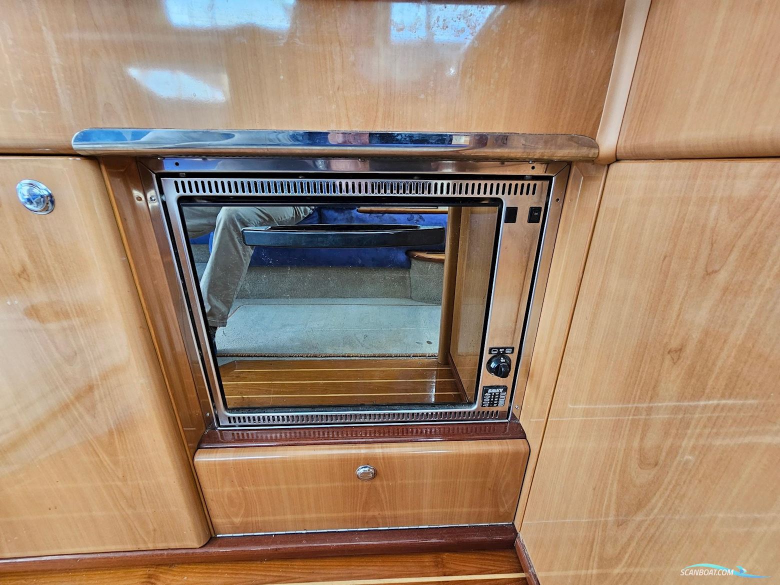 Sealine International F33