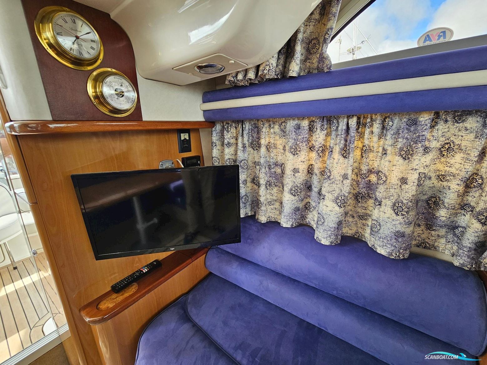 Sealine International F33