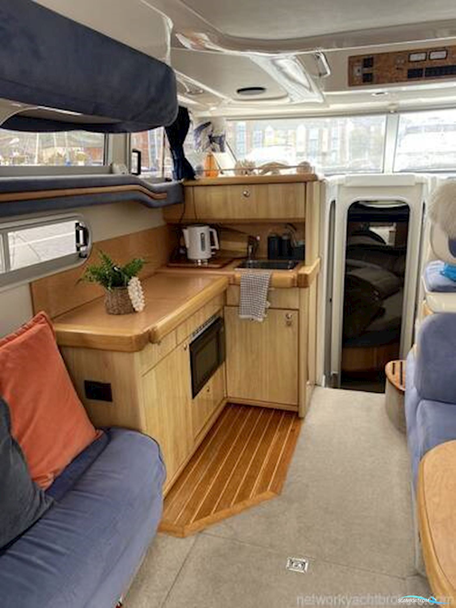 Sealine International F33