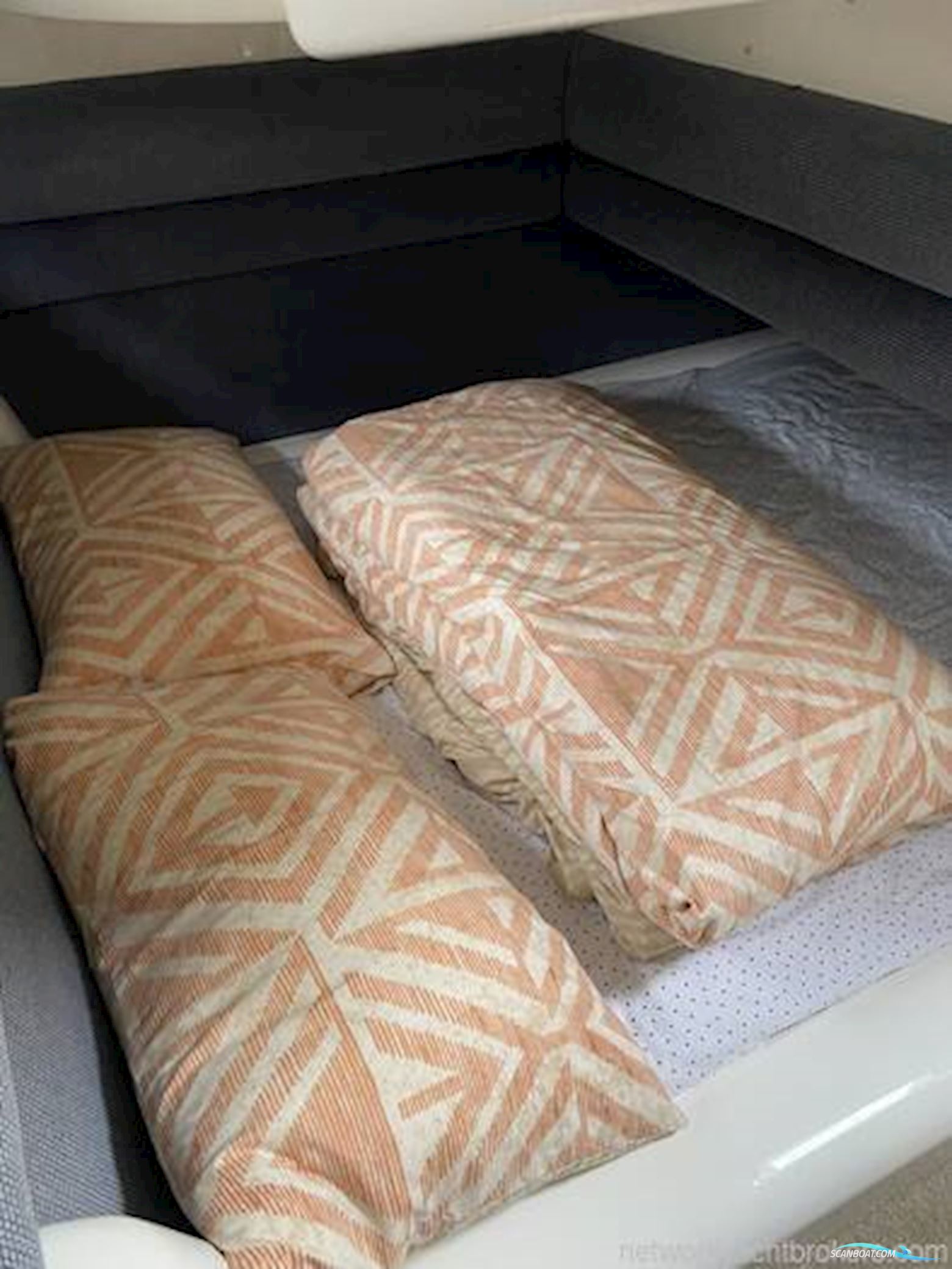 Sealine International F33