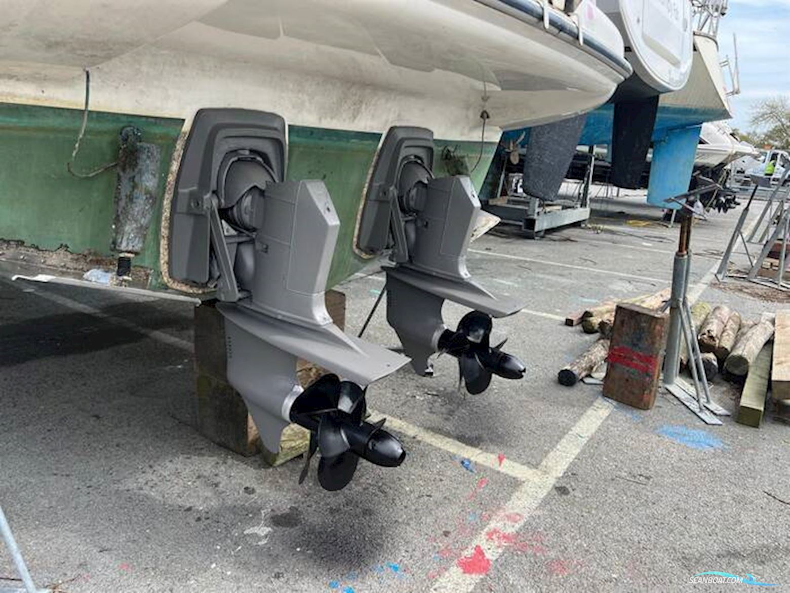 Sealine International F33