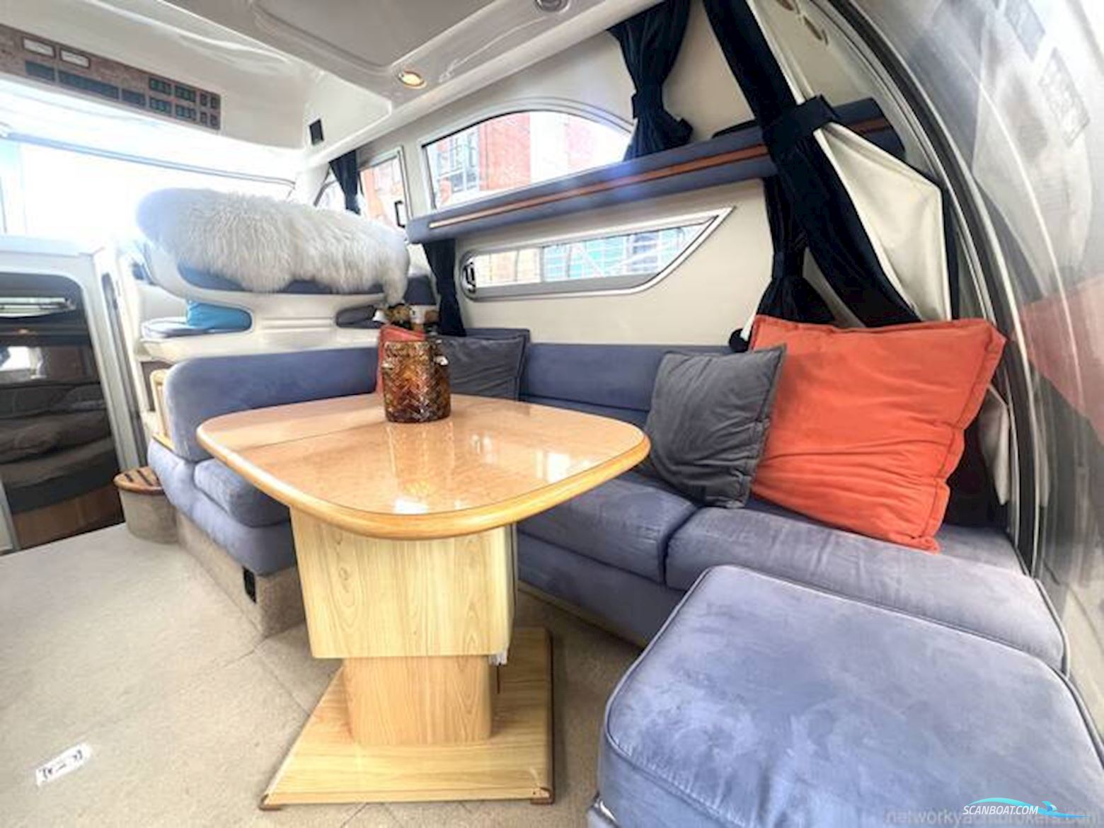 Sealine International F33