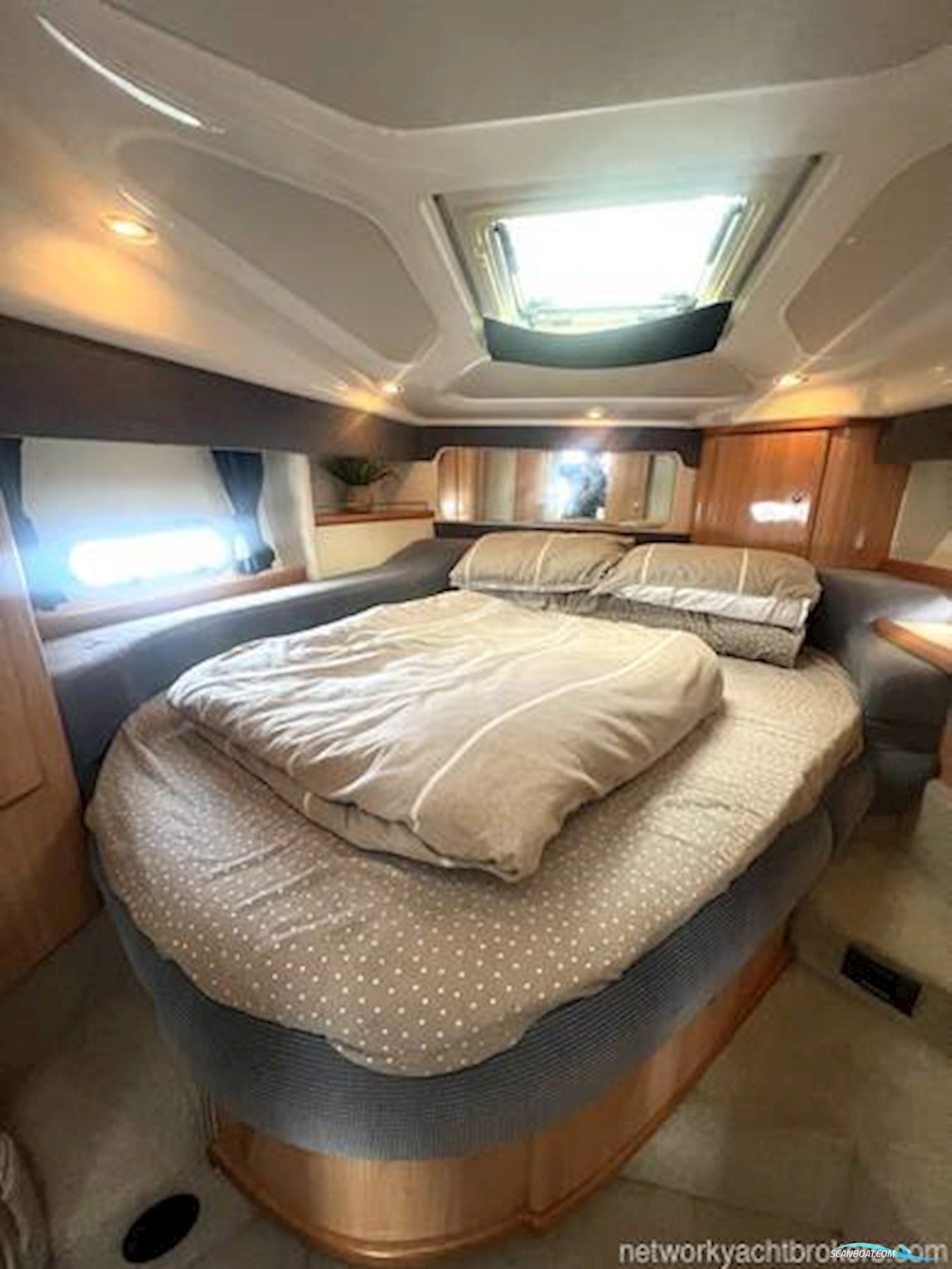 Sealine International F33