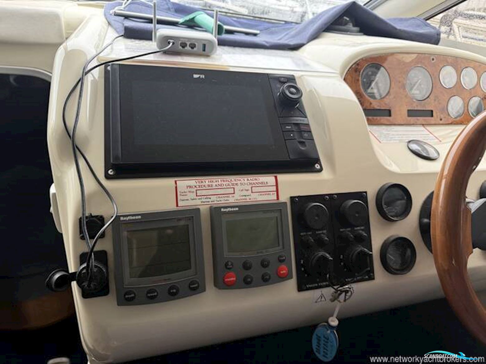 Sealine International F33