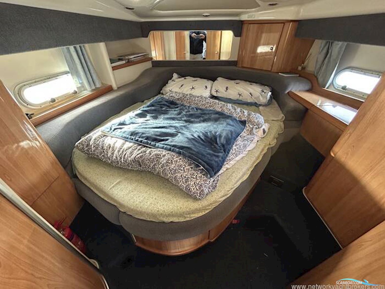 Sealine International F33