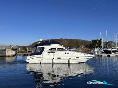 Sealine International F33 Motorboten 2000, met Volvo Kad32P motor, United Kingdom