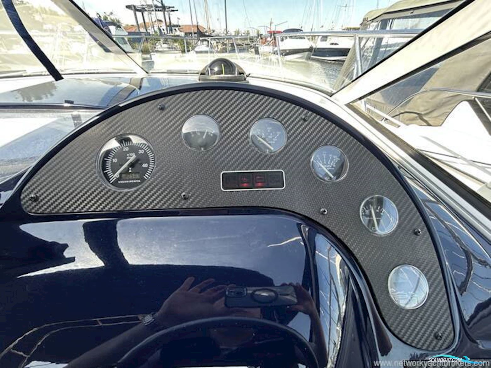 Sealine International S23