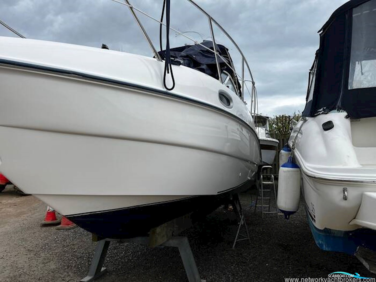 Sealine International S23 Sports Cruiser