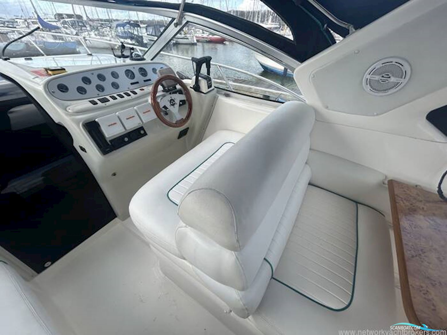 Sealine International S28