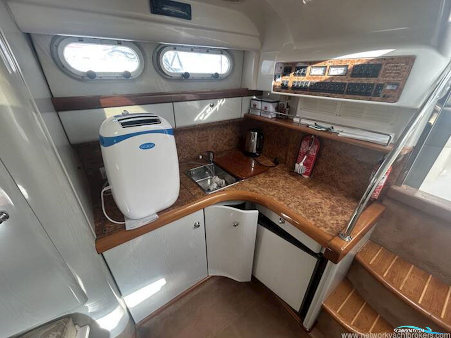 Sealine International S28