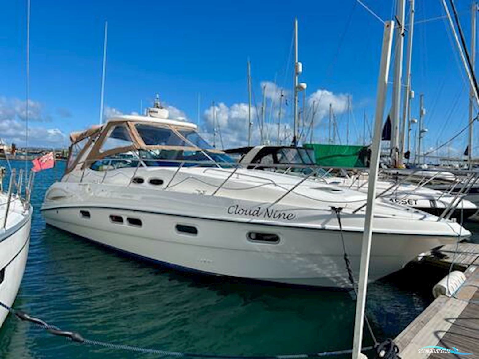 Sealine International S38 Motorboten 2006, met Volvo motor, United Kingdom