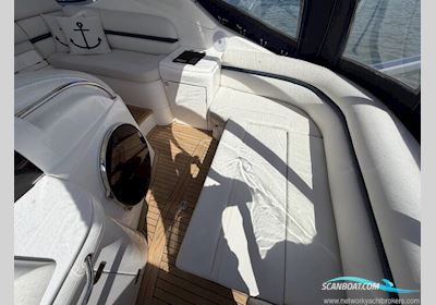 Sealine International S42 Motorboten 2004, met Volvo Penta motor, United Kingdom