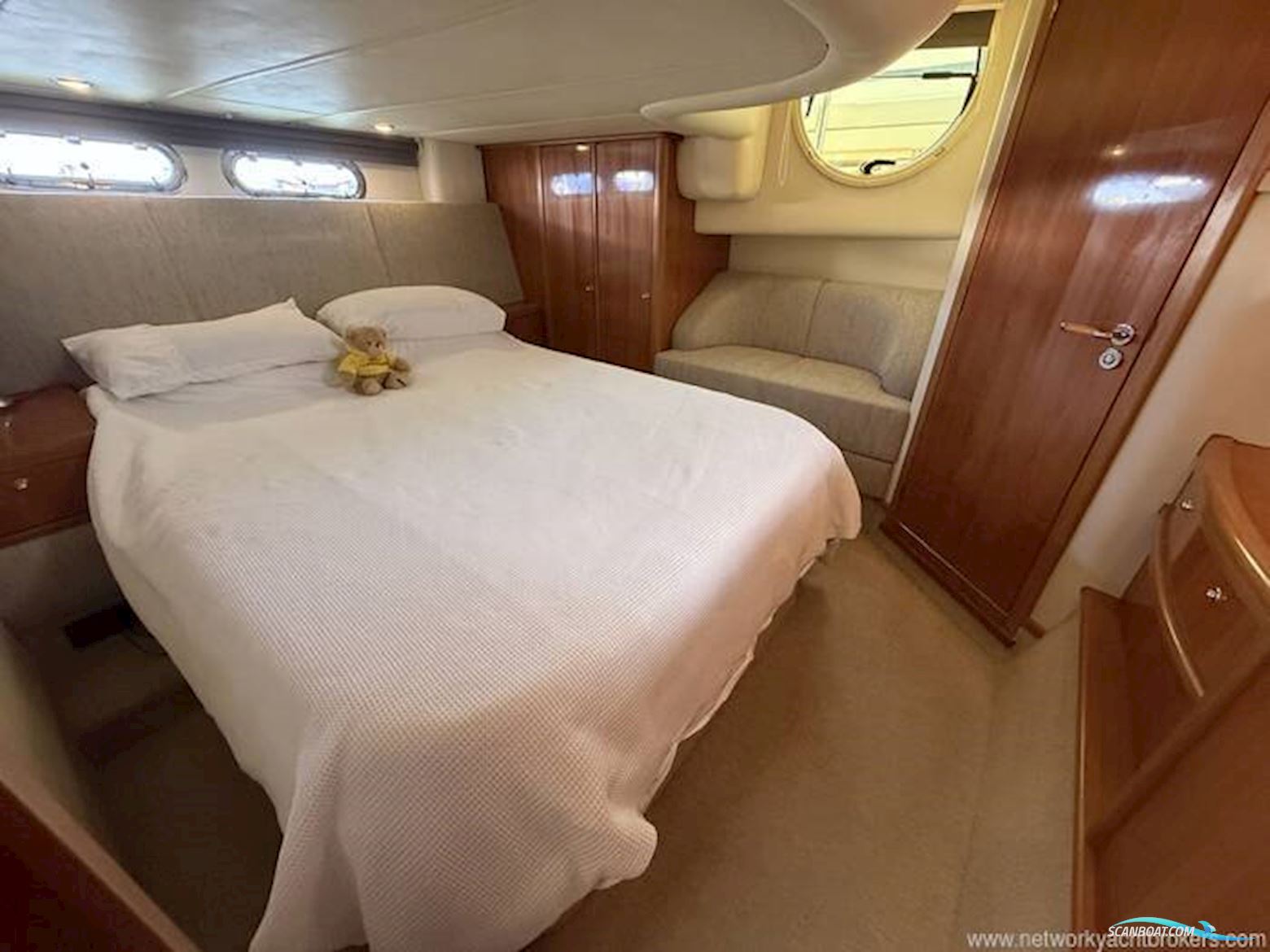 Sealine International S42