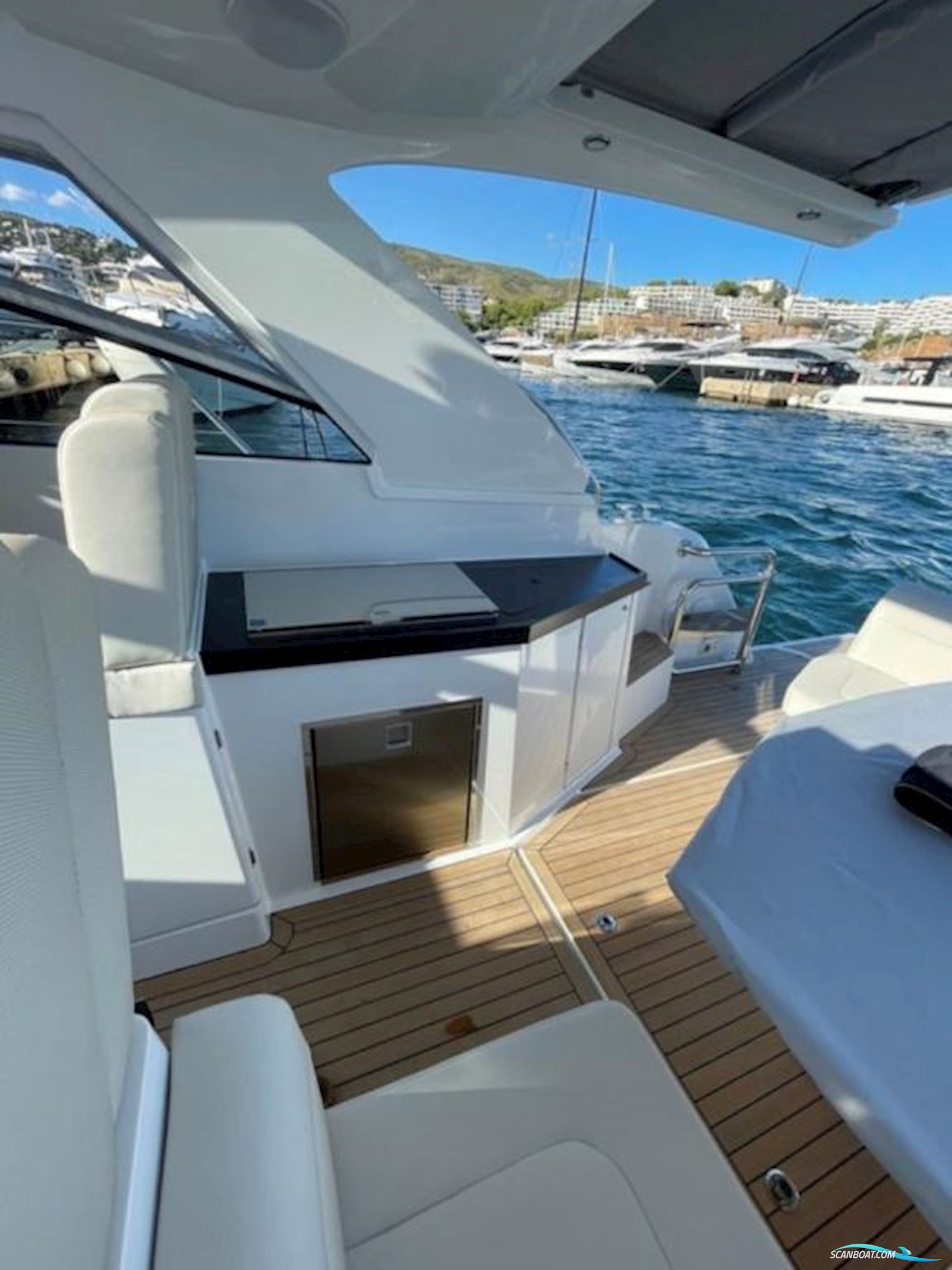 Sealine S 335