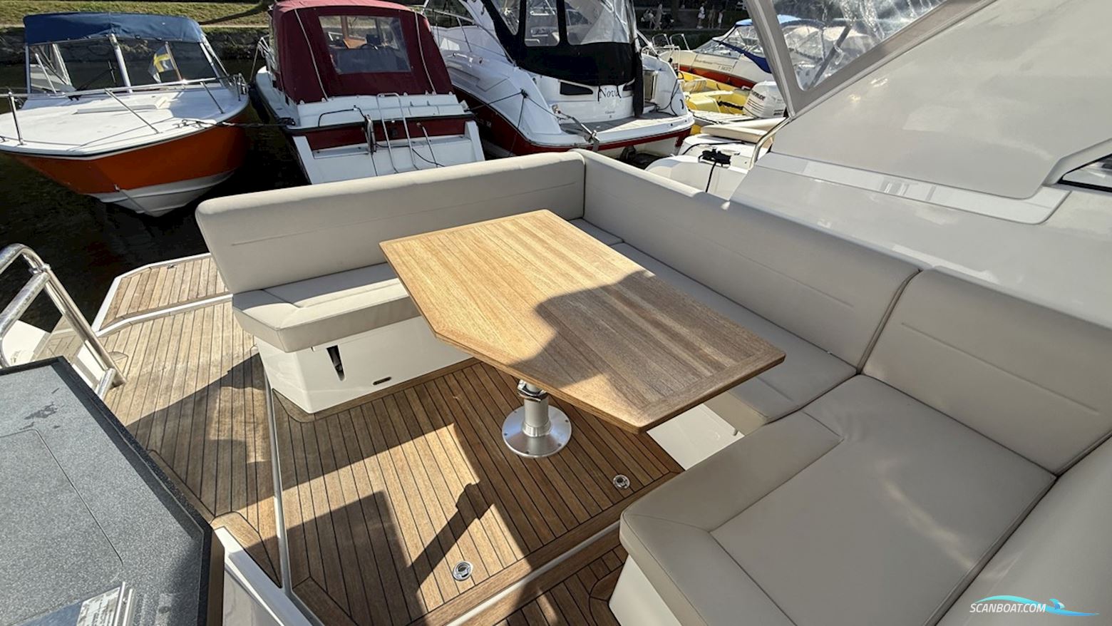 Sealine S330