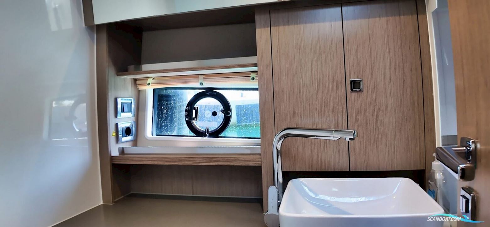 Sealine S335