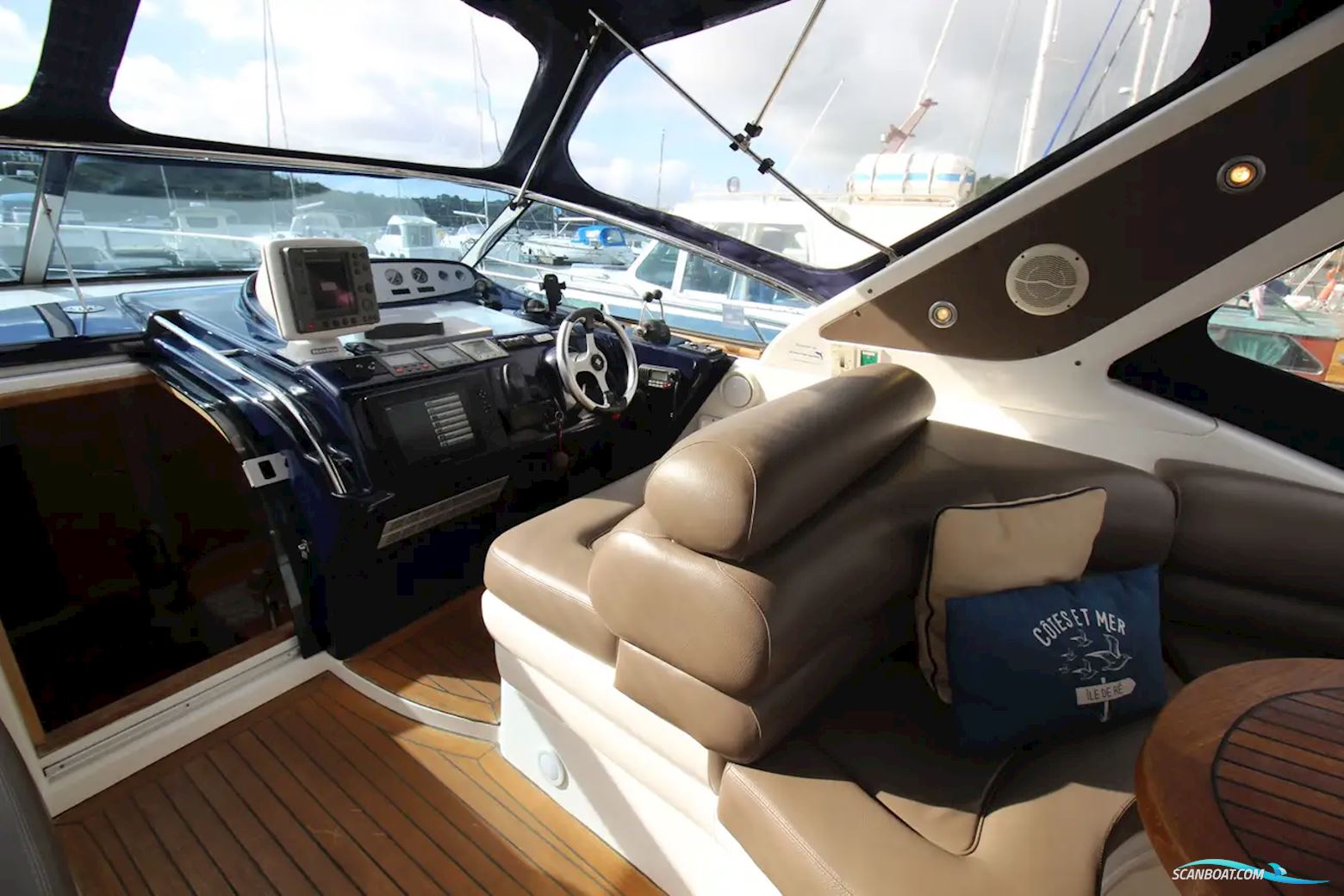 Sealine S37