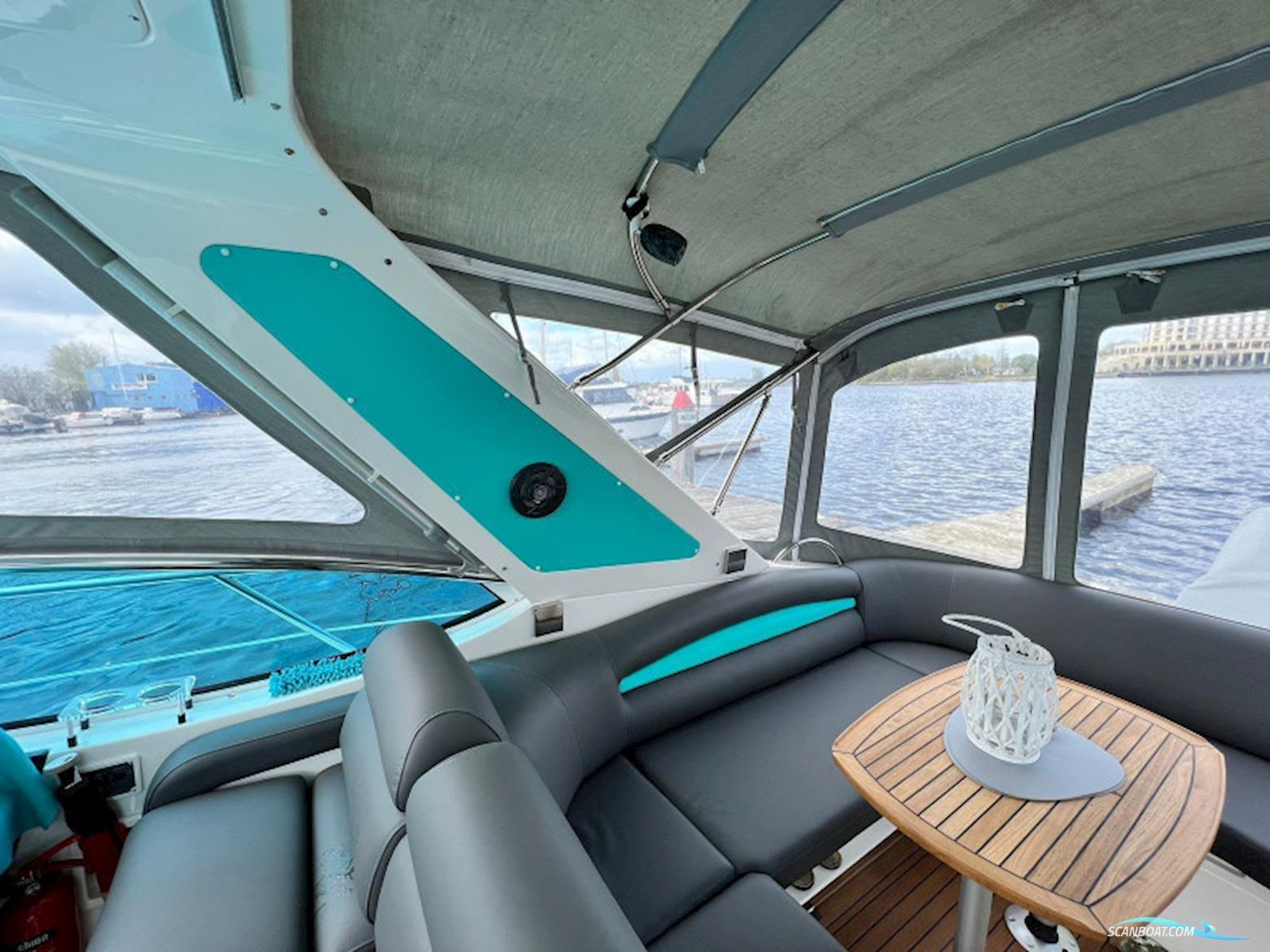 Sealine S38 