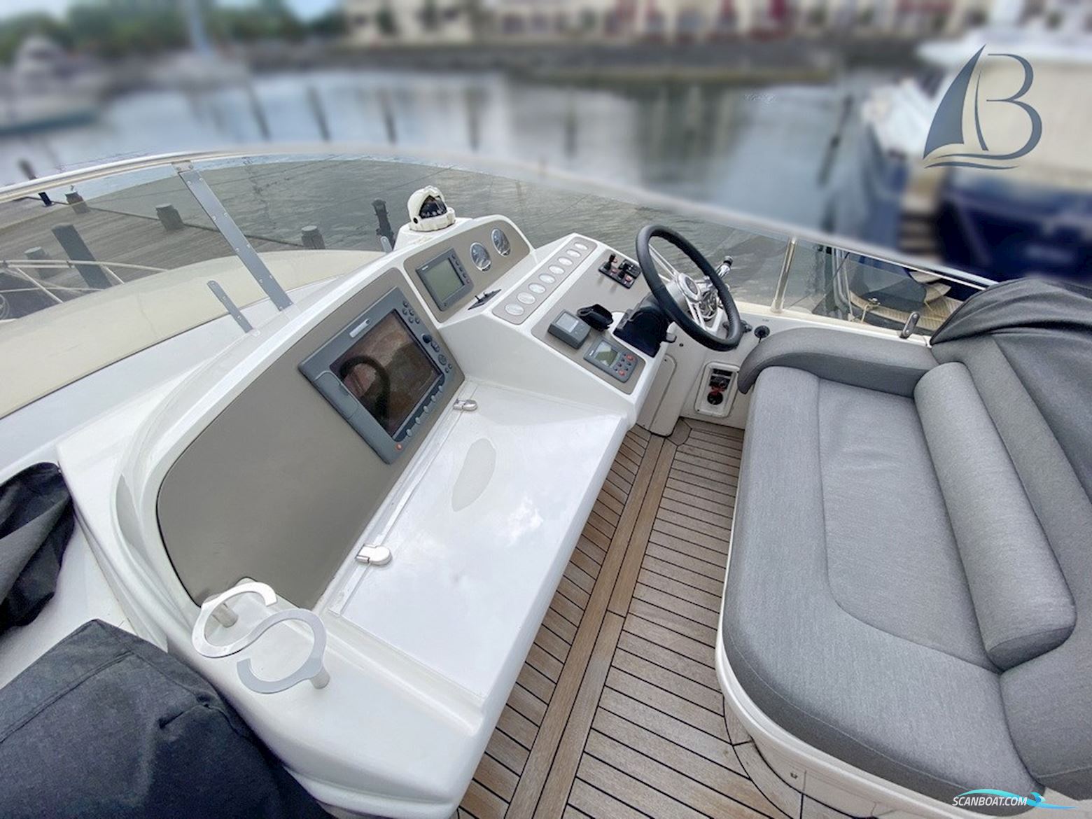 Sealine T52