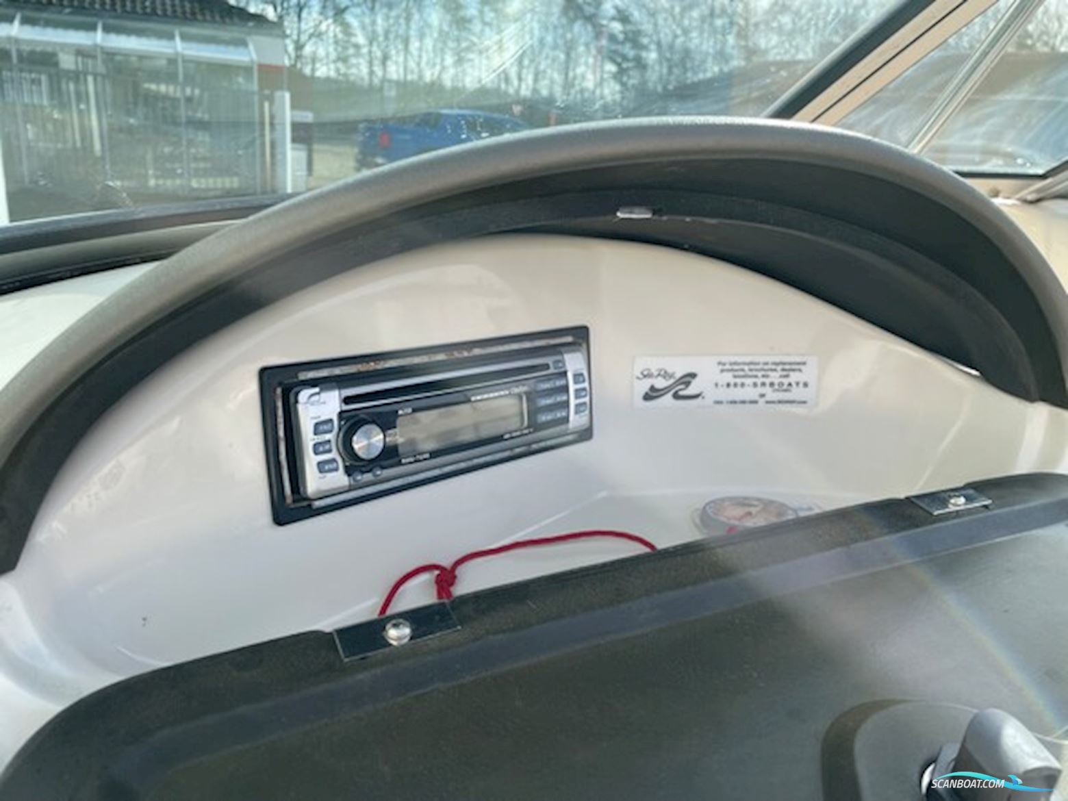 SeaRay 175 Sport Bowrider med 135 hk Mercruiser 3,0L 4 takt i/b og 1350 kg Variant bådtrailer