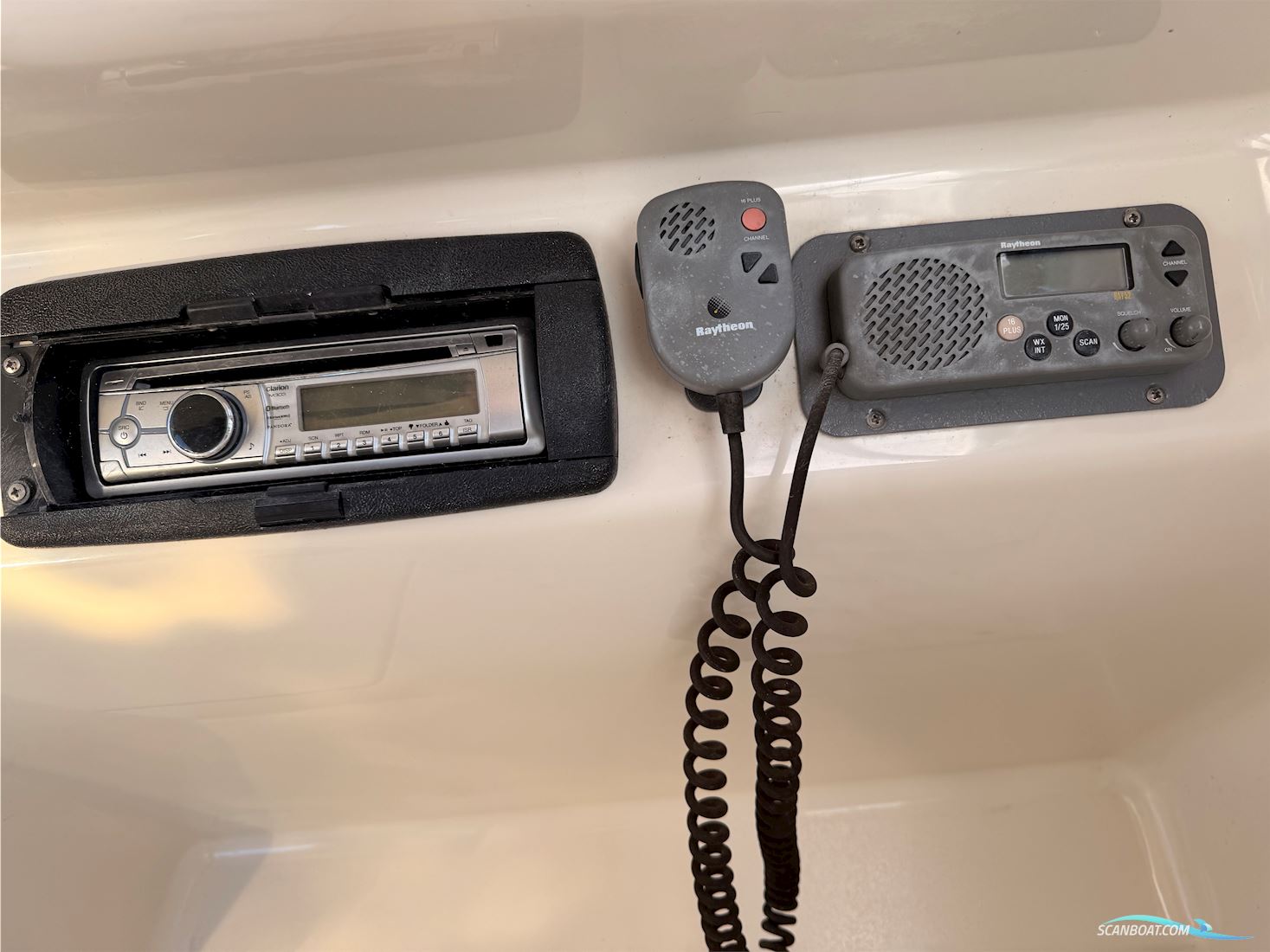 Searay 215 Express Cruiser
