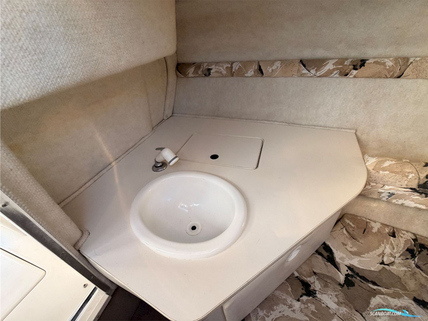 Searay 215 Express Cruiser