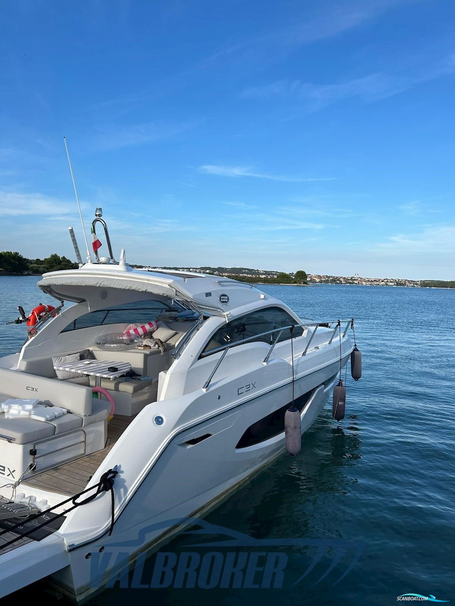 Sessa Marine C3X - Hard Top