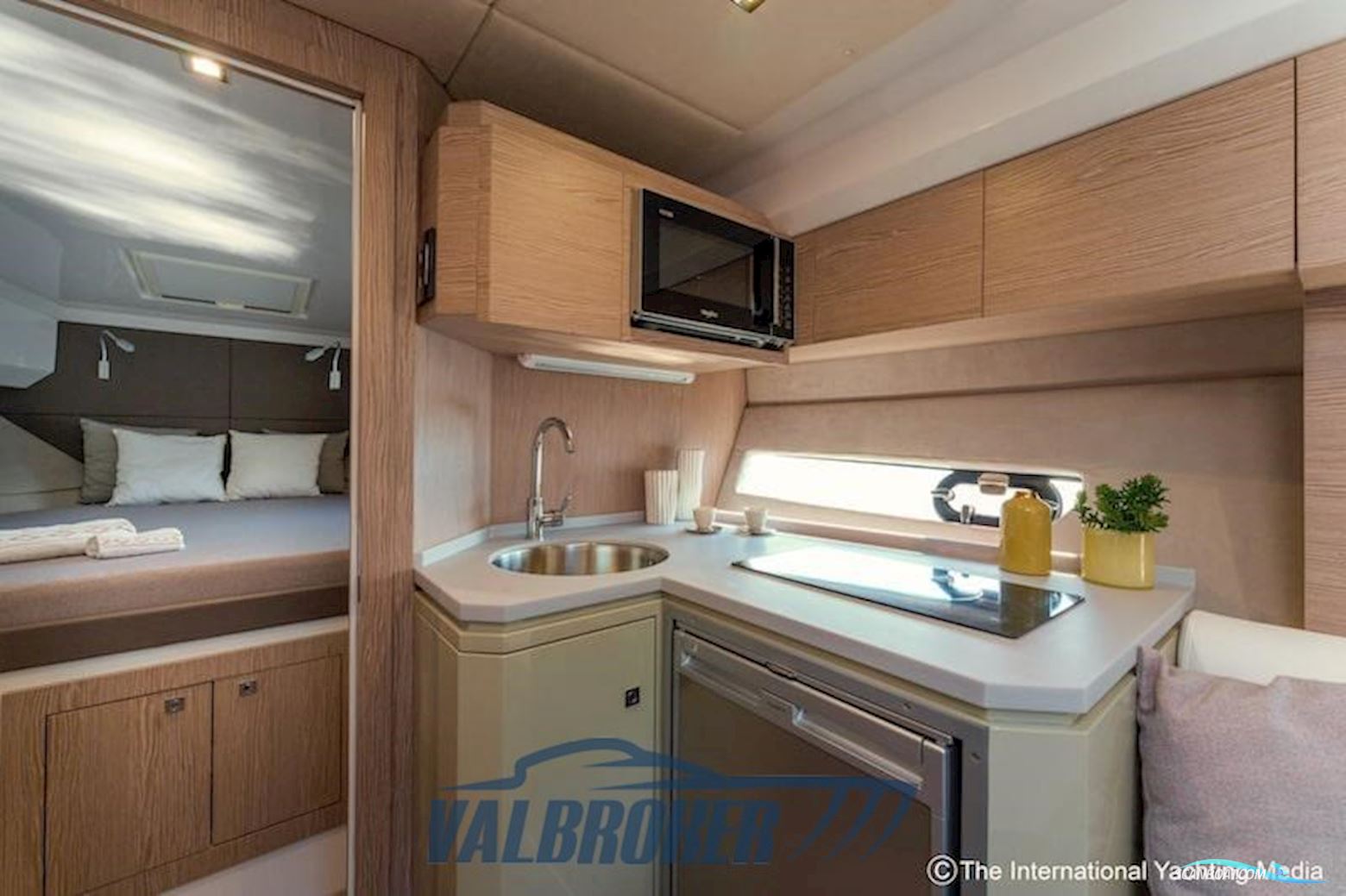 Sessa Marine C3X - Hard Top
