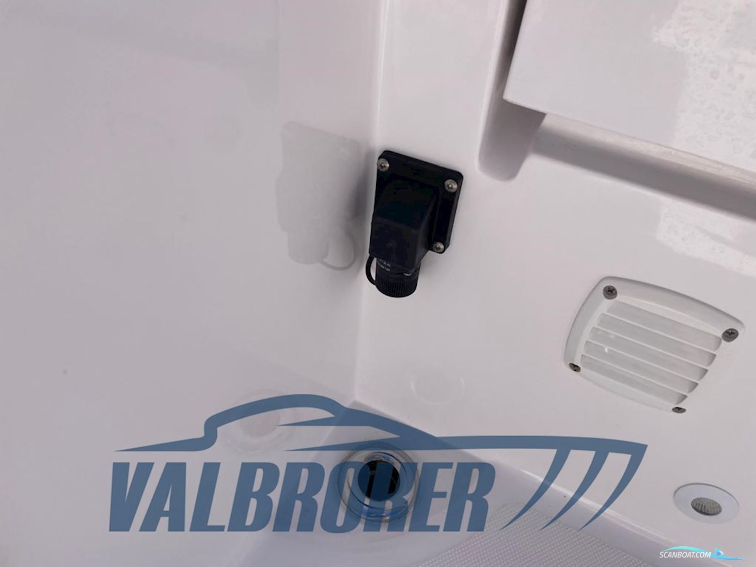 Sessa Marine Key Largo 24