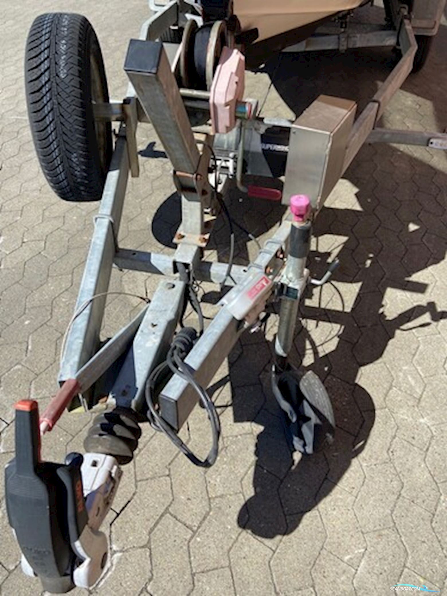 Skibsplast 555 HT m/Honda F100 hk og Brenderup trailer