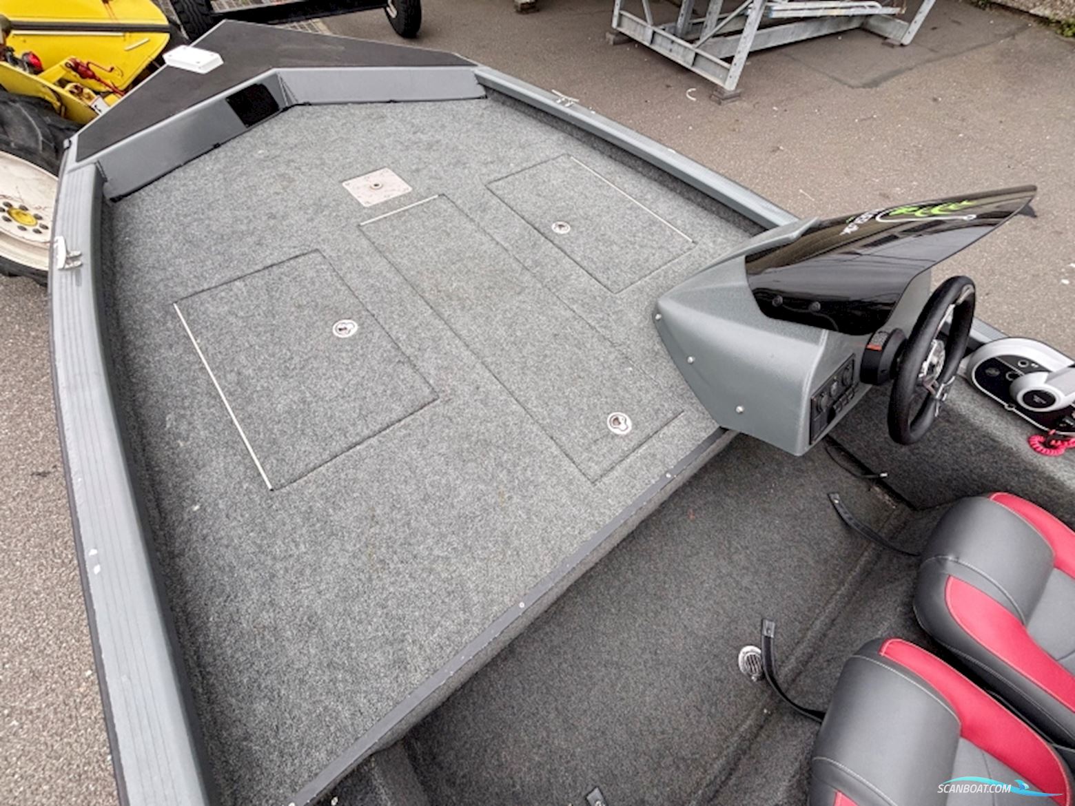 Smartliner 490 Bass Boat