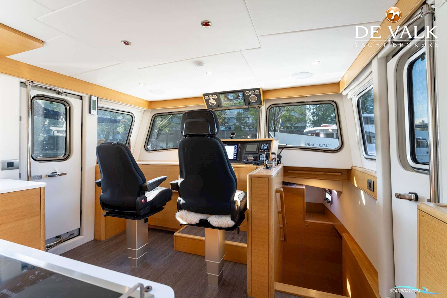 Steeler Explorer 50 Pilothouse