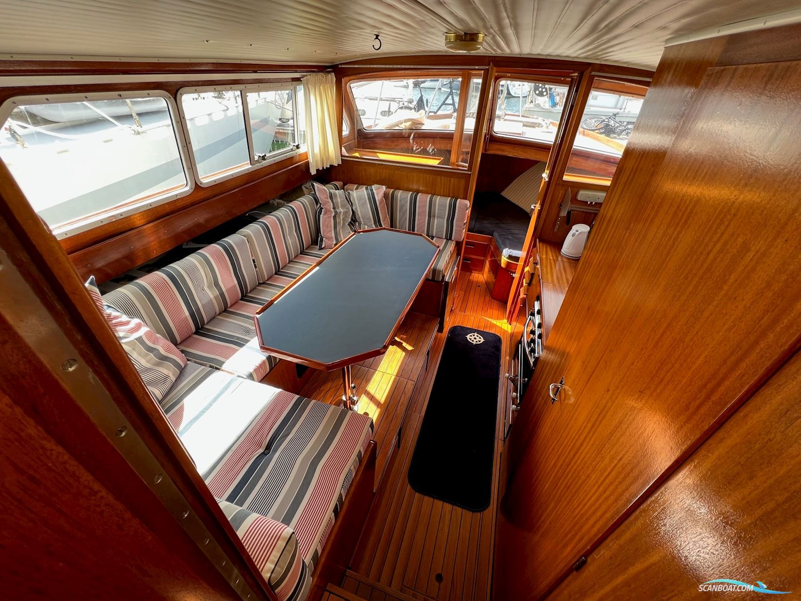 Storø 34, hysterisk velholdt og smækfyldt med lækre detaljer og stil.