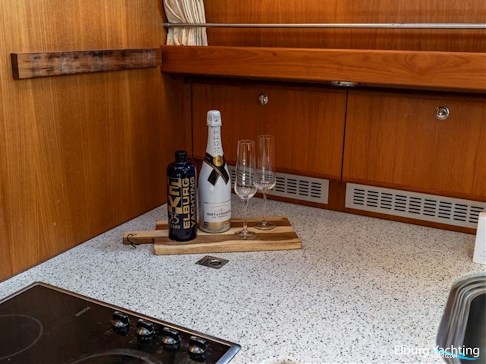 Sturier 480 AC - Vast Stuurhuis - Stabilizers